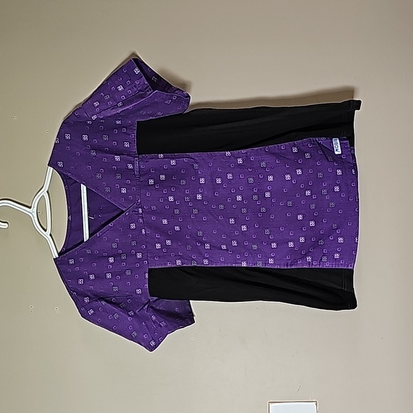 Multiple Scrubs Shirts Large - Picture 8 of 9